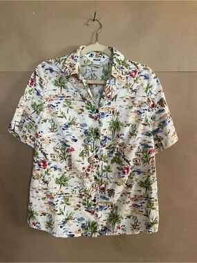 Alia Off White Short-Sleeve Tropical Print Button-Down Shirt. Size 10